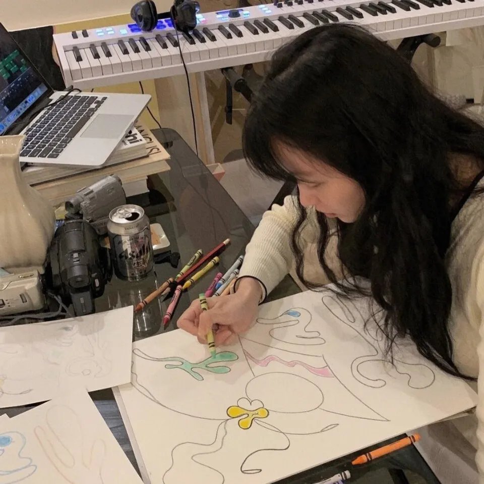 一个决定写连环杀手的作家的浅薄故事